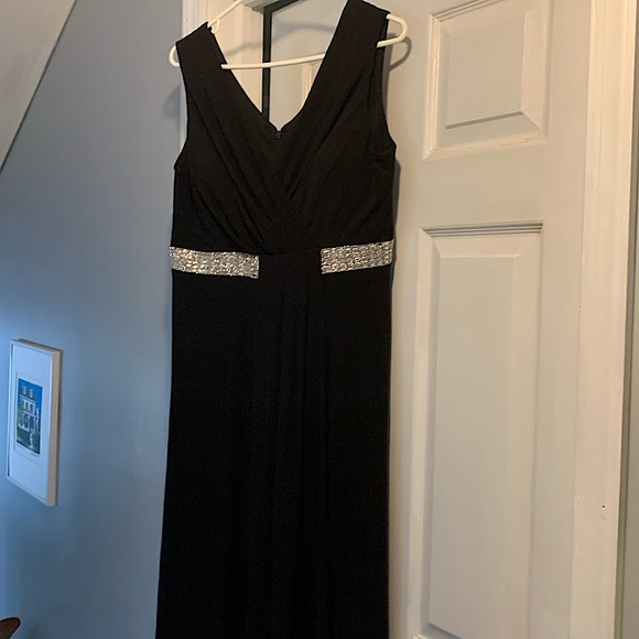 Black formal evening gown with a built in bra. Size 14 petite. - Picture 1 of 2